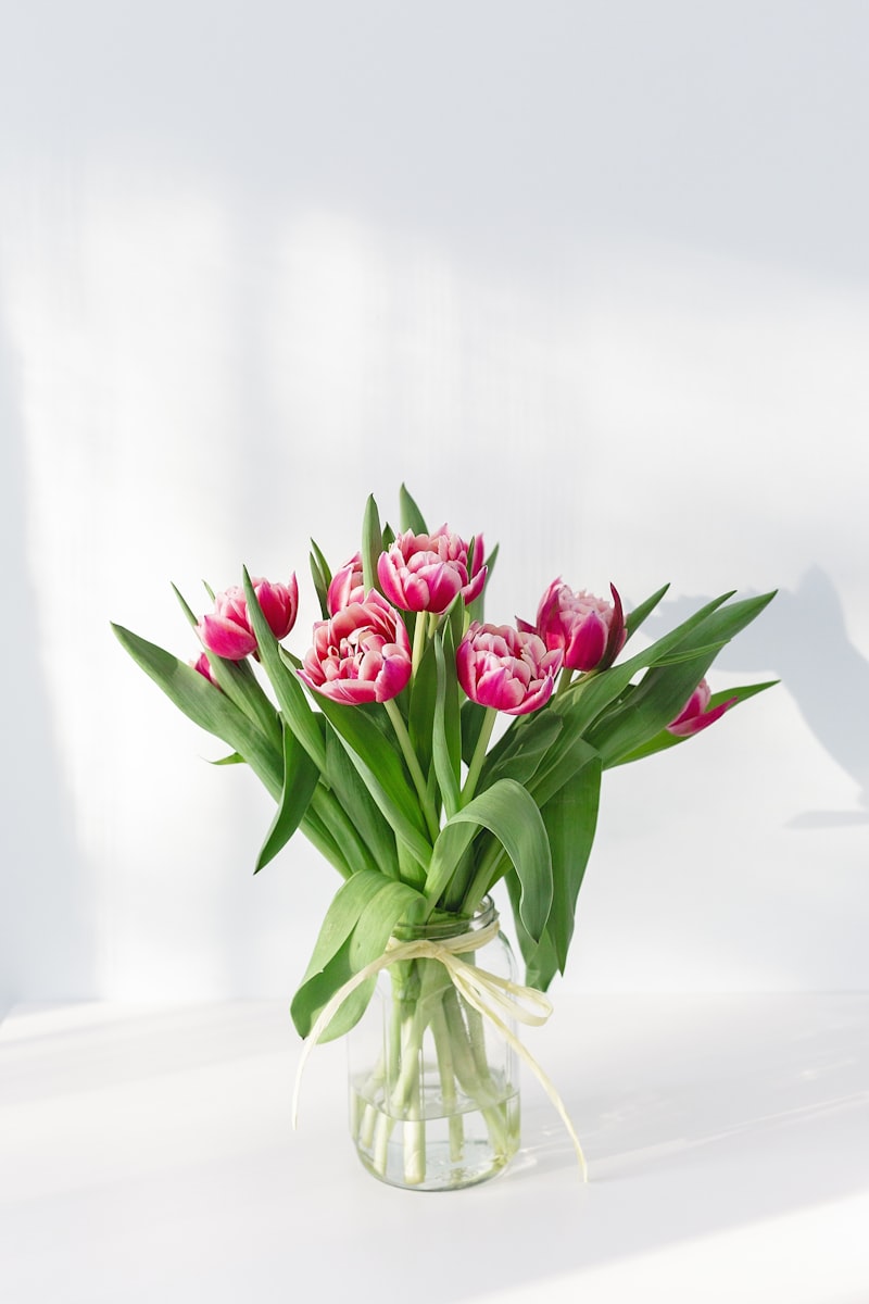 Composition florale artisanale dans des tons doux
